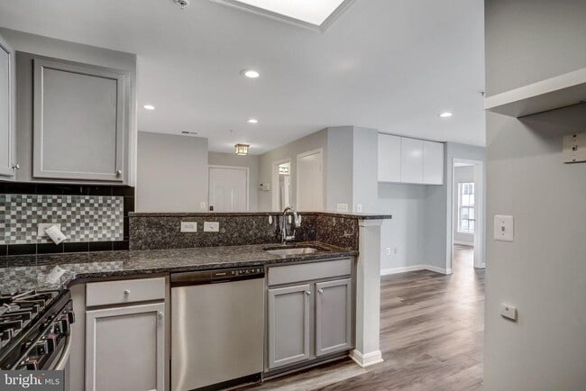 Building Photo - 144 Pasture Side Way