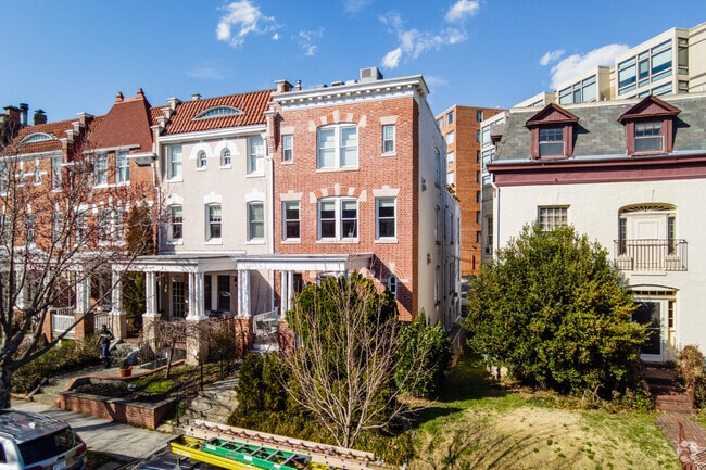 Building Photo - 2619 Garfield St NW