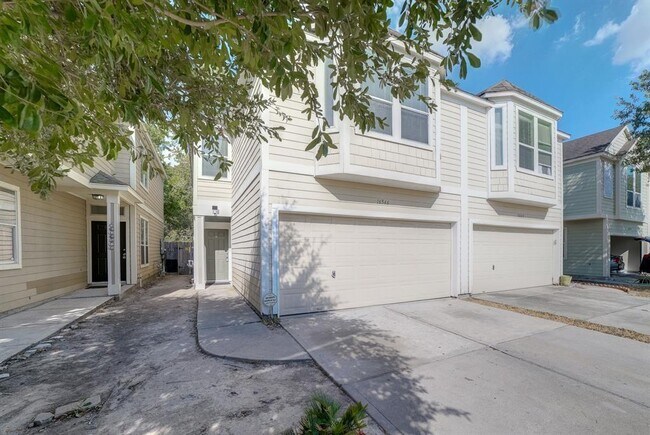 Foto del edificio - 16546 Pentonshire Ln