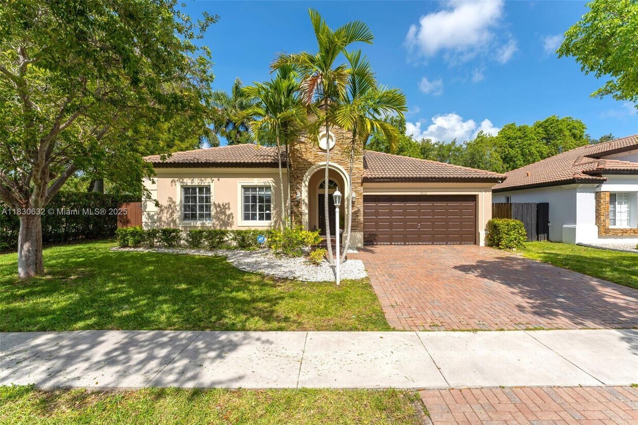 Foto principal - 1012 NE 35th Ave