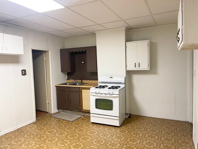 Kitchen - 4001 Wood St