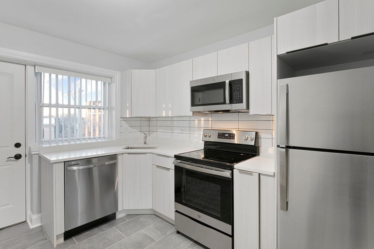 Foto principal - 7639 N Eastlake Ter