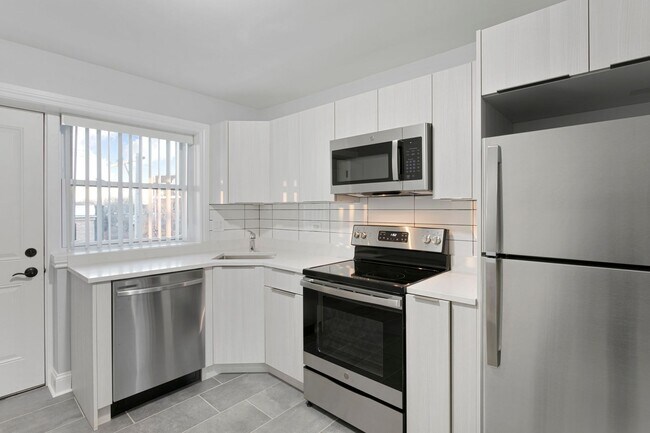 Foto del edificio - 7639 N Eastlake Ter