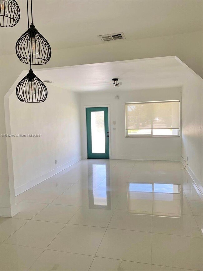 Foto del edificio - 3990 Northwest 64th Avenue, Virginia Garde...