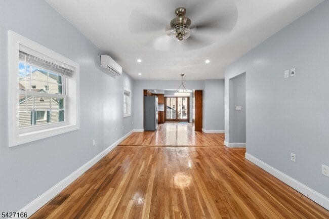 Foto del edificio - 12 Roosevelt Ave