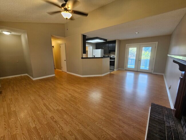 Foto del edificio - 1529 Stone Hill Rd