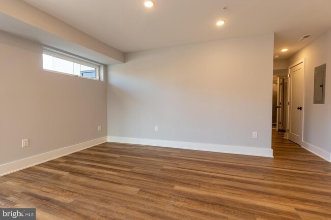 Foto del edificio - 3965 Lancaster Ave