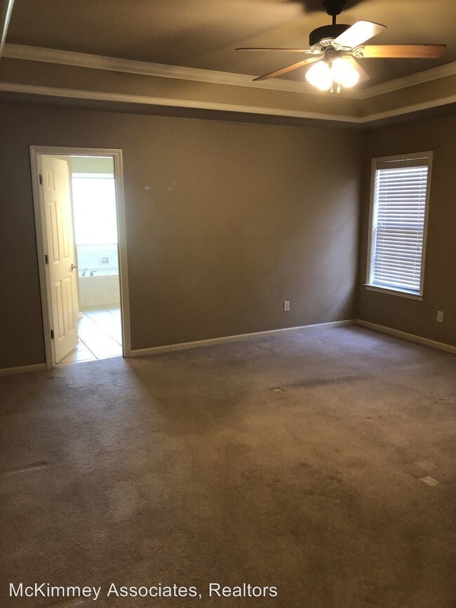Building Photo - 4 br, 2 bath House - 9217 Wooded Acres Circle