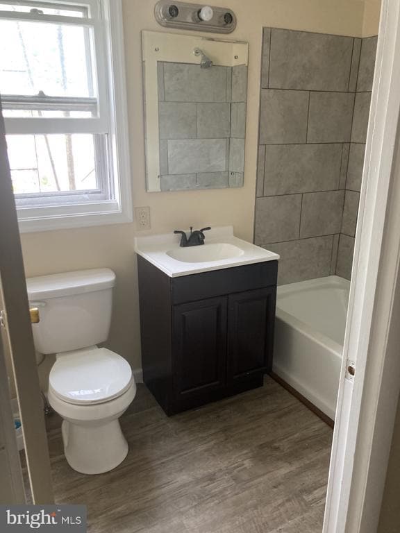 Primary Photo - 45 N Green St