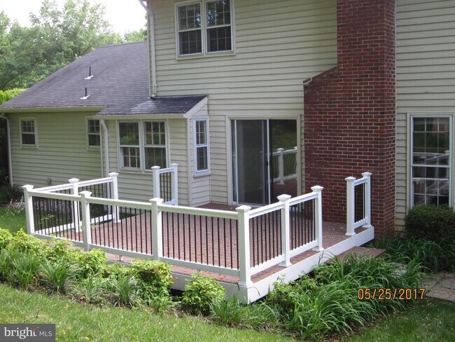 Foto del edificio - 903 Ridge Dr