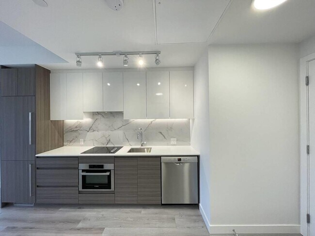 Photo du bâtiment - 10626 City Pkwy