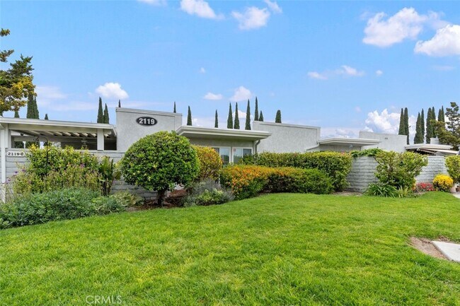 Foto del edificio - 2119 Via Puerta