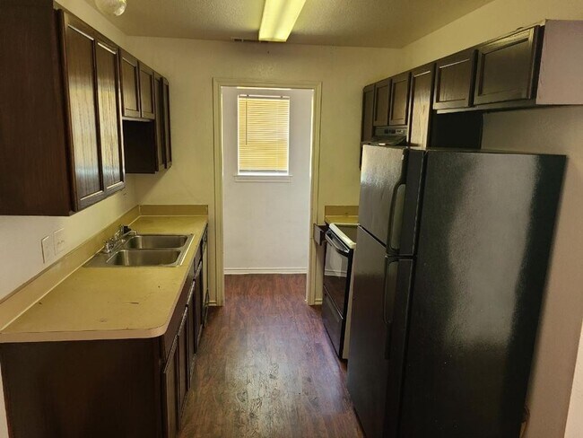 Foto del edificio - 3421-3423 Bright St