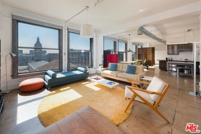 Foto del edificio - 108 W 2nd St