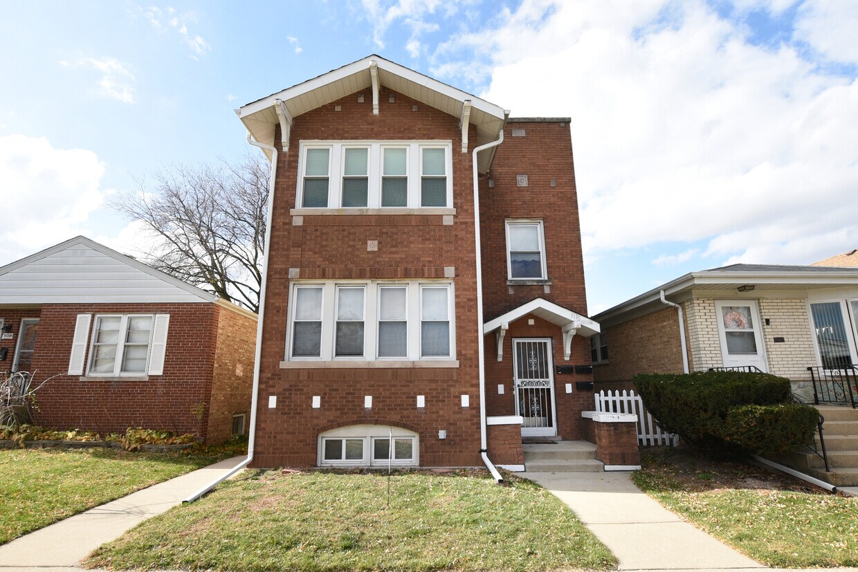 Primary Photo - 5130 N Austin Ave