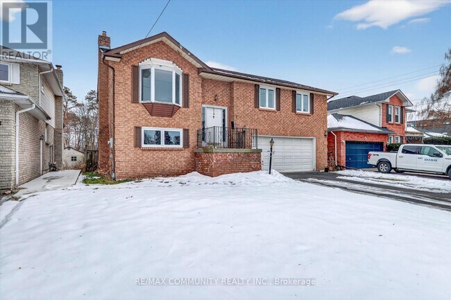 Building Photo - 7 Eastwood Ave N