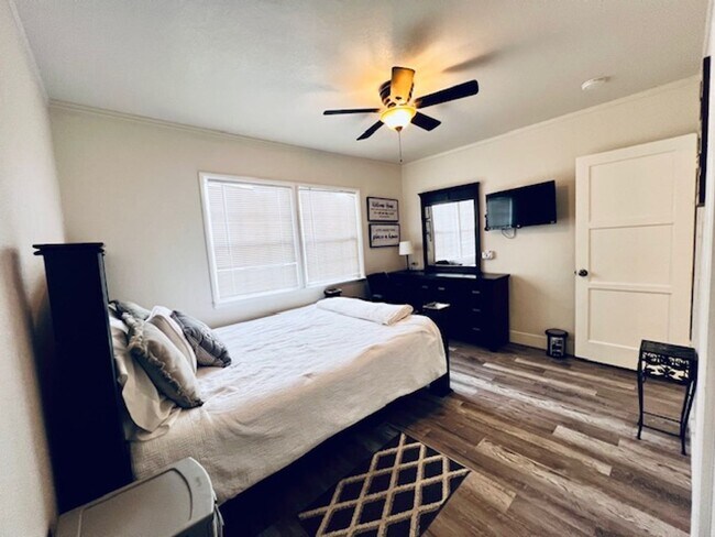 Foto del edificio - Ready for move in single family home,  2 b...