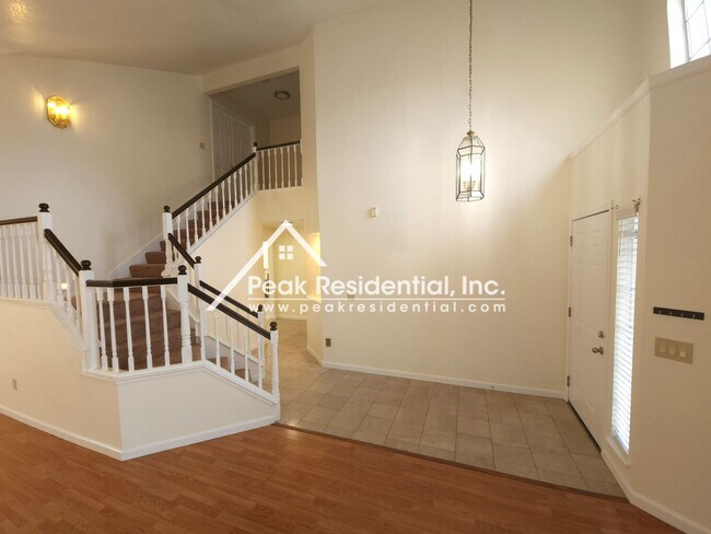 Foto del edificio - Spacious Antelope 4bd/3ba Home with 3 Car ...