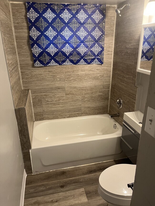 Baño - 805 5th Ave NW