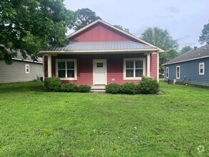Building Photo - 202 N Holly St