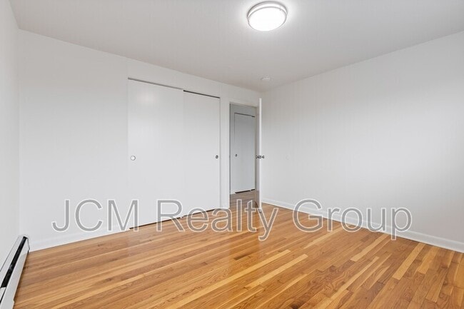 Building Photo - 303 Broadway