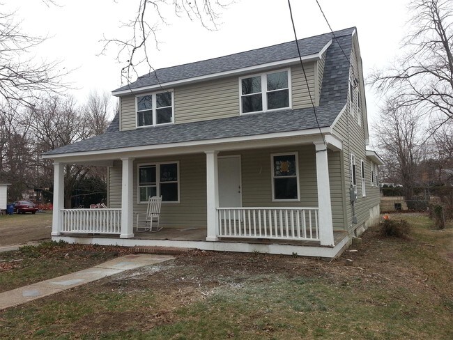 Building Photo - 423 Bentley Ave