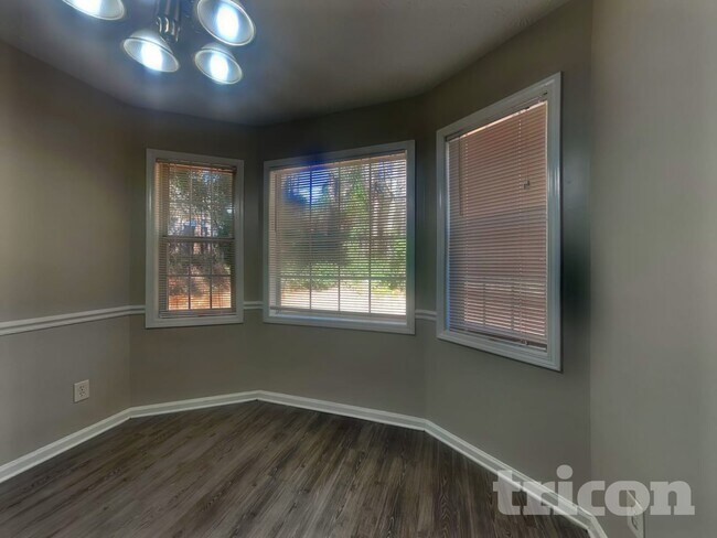 Foto del edificio - 850 Rambling Rose Ct NW