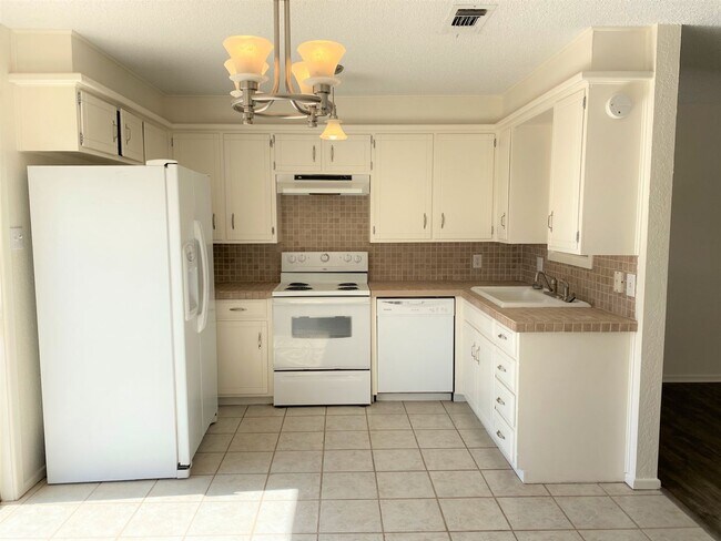 Foto del edificio - 3404 Upland Ave