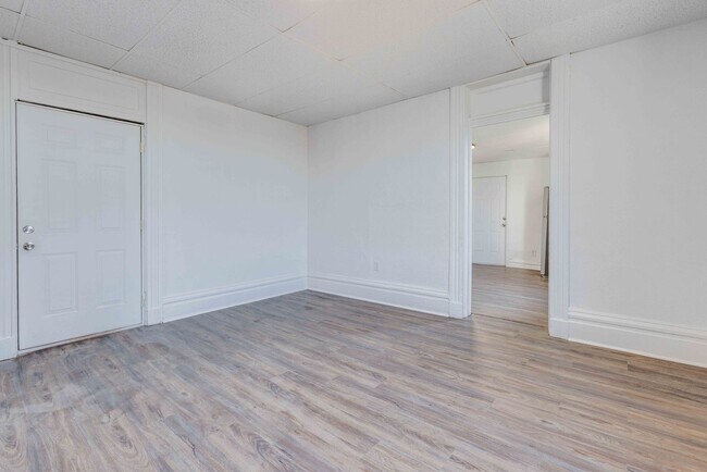 Foto del edificio - *AVAILABLE NOW!! ASK ABOUT OUR LEASING SPECIALS!!* BEAUTIFUL Fully Renovated Apartments