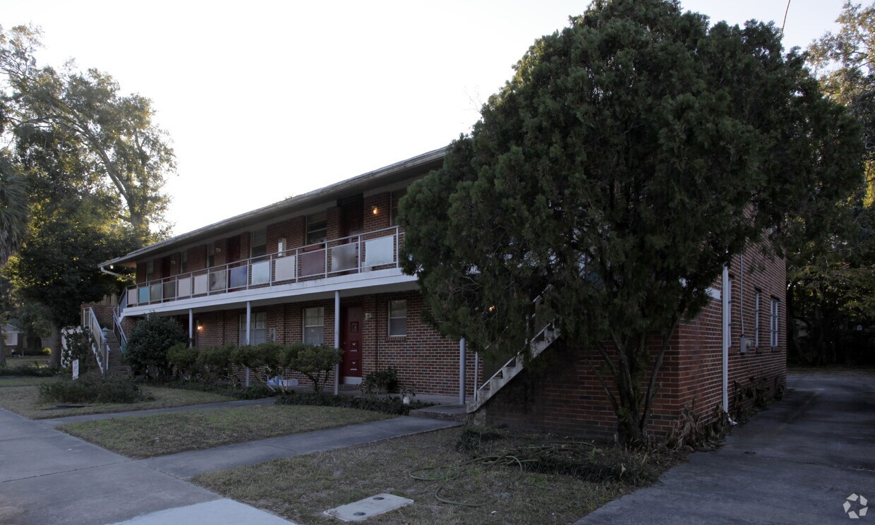 Building Photo - 1120 Cedar St