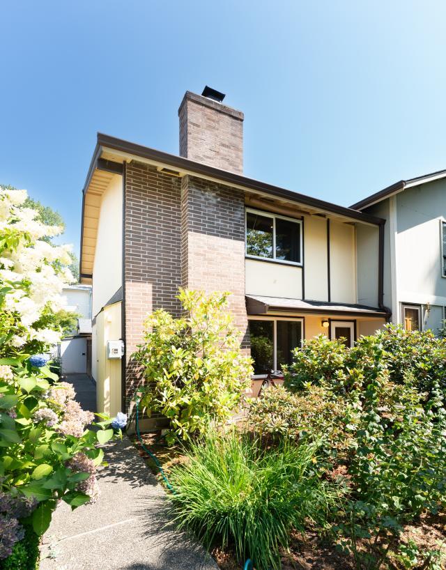 Building Photo - 3 bedroom in Bellevue WA 98007