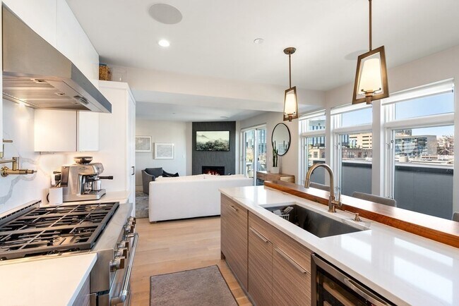 Building Photo - 105 W 3rd St