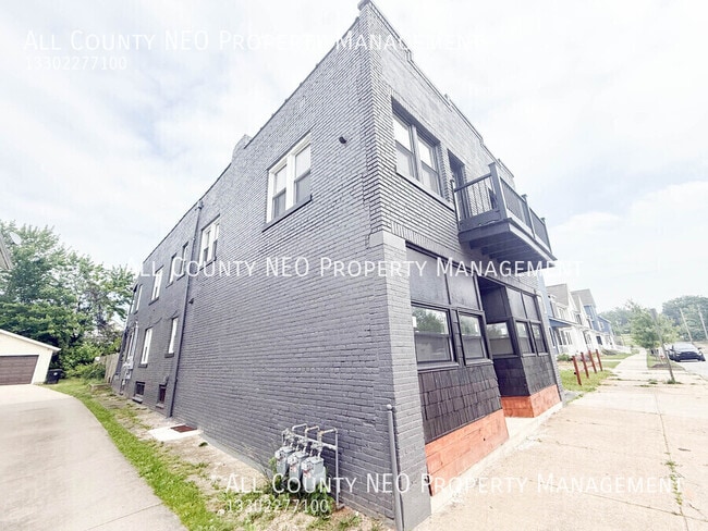 Building Photo - 2649 E 110th St