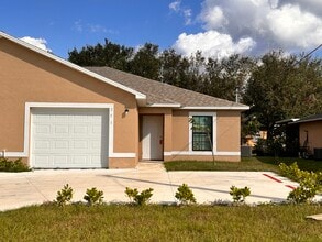 Building Photo - 551 SE 5th Ave