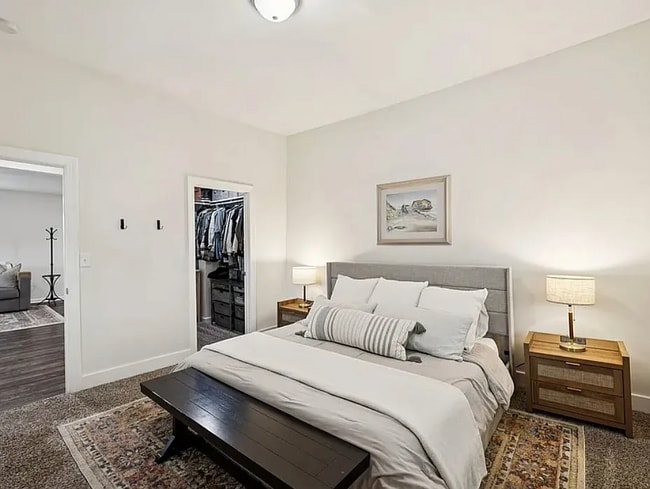 Bed 1 - 819 Woodside St