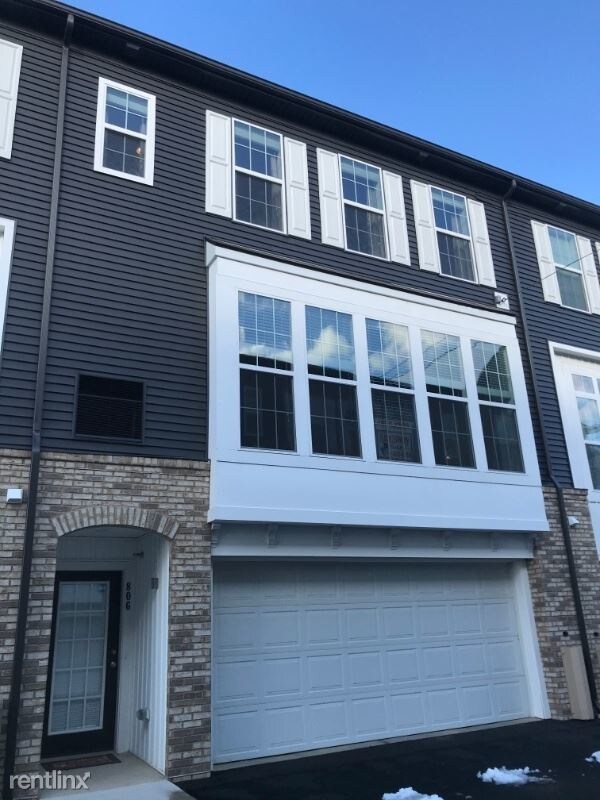 Primary Photo - 2 br, 2.5 bath Condo - 806 Mayer Pl