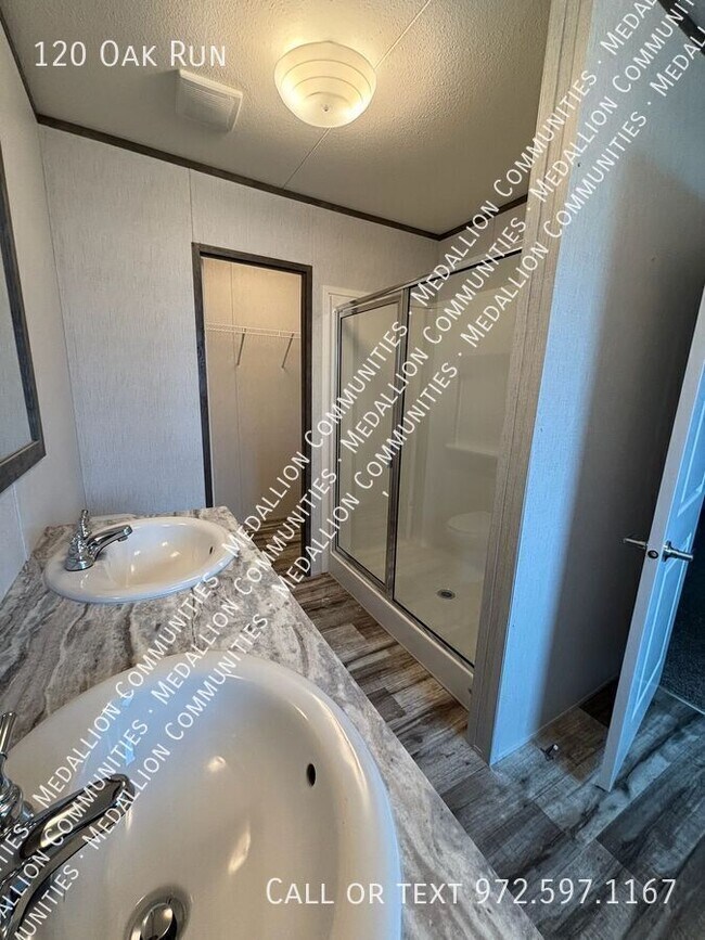 Foto del edificio - 120 Oak Run