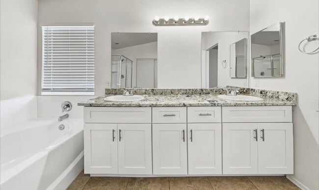 Building Photo - 2324 Plantation Oak Dr