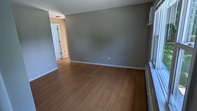 Building Photo - 420 S Lake St