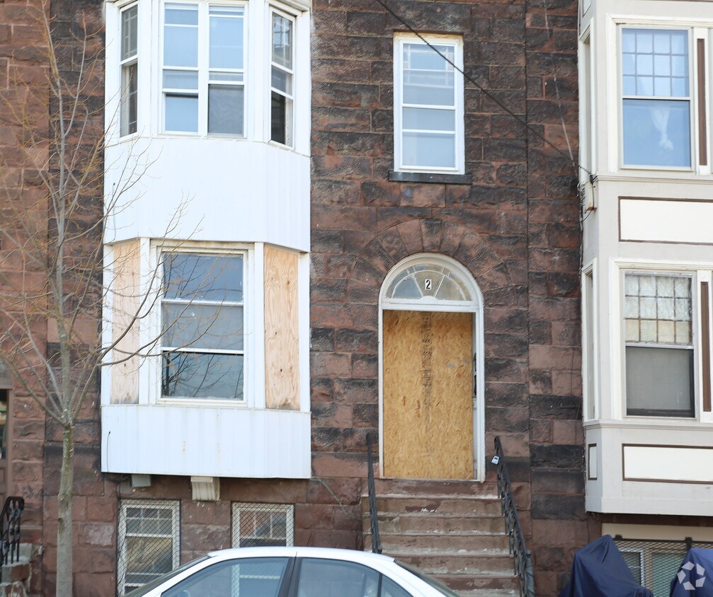 Building Photo - 2 Sprague Pl