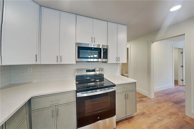 Foto del edificio - 360 Simpson Terrace NW