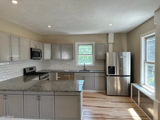 Foto del edificio - 4 br, 3.5 bath Duplex - 14 Lincoln Rd Dupl...