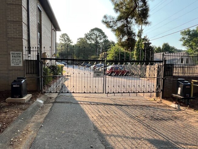 Foto del edificio - Nice 3 Bedroom 2 Bathroom Windsor Gardens ...