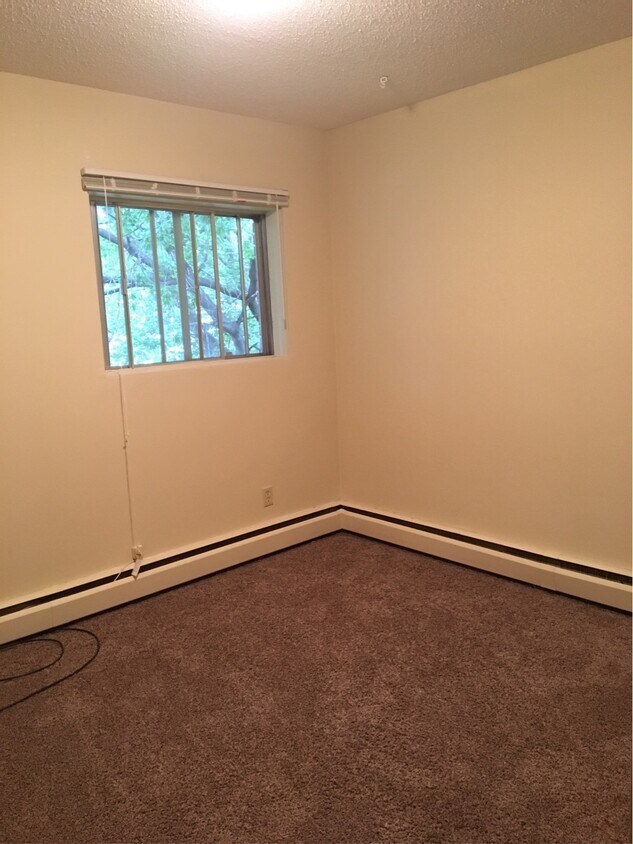 Building Photo - 0 Bed 0 Bath Unit in Red Deer, AB
