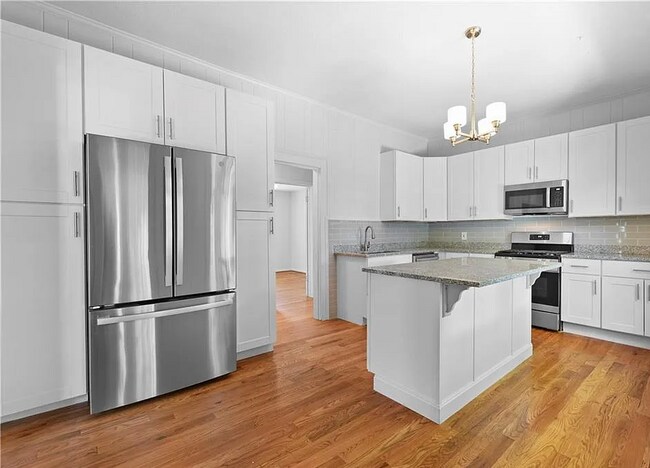 Building Photo - 901 W Main St