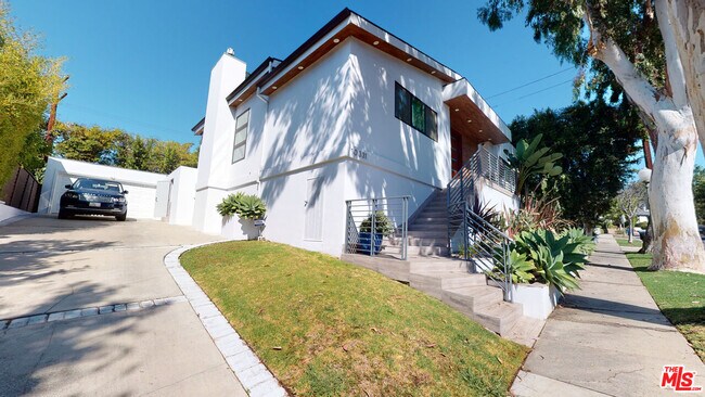Building Photo - 10331 La Grange Ave