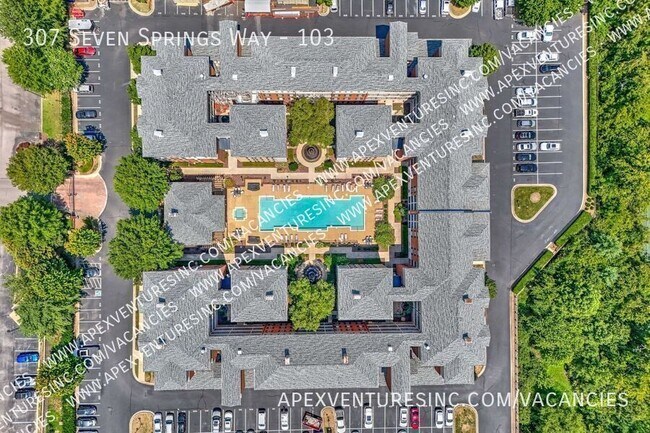 Building Photo - 307 Seven Springs Way
