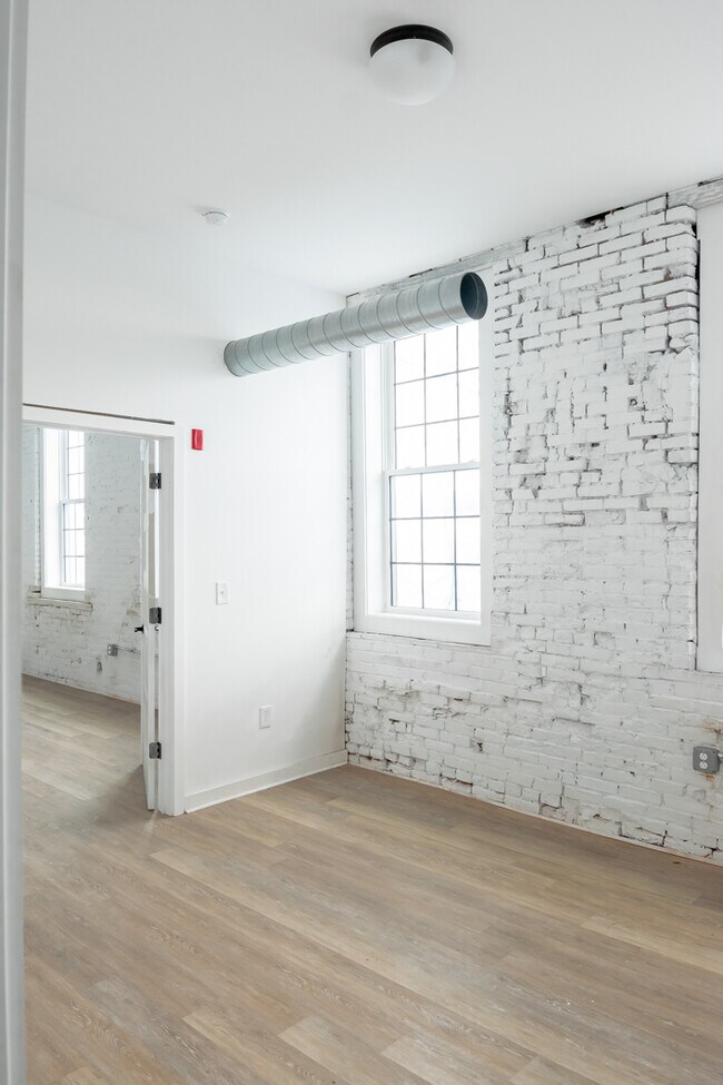 Foto del edificio - 2301 N Front St