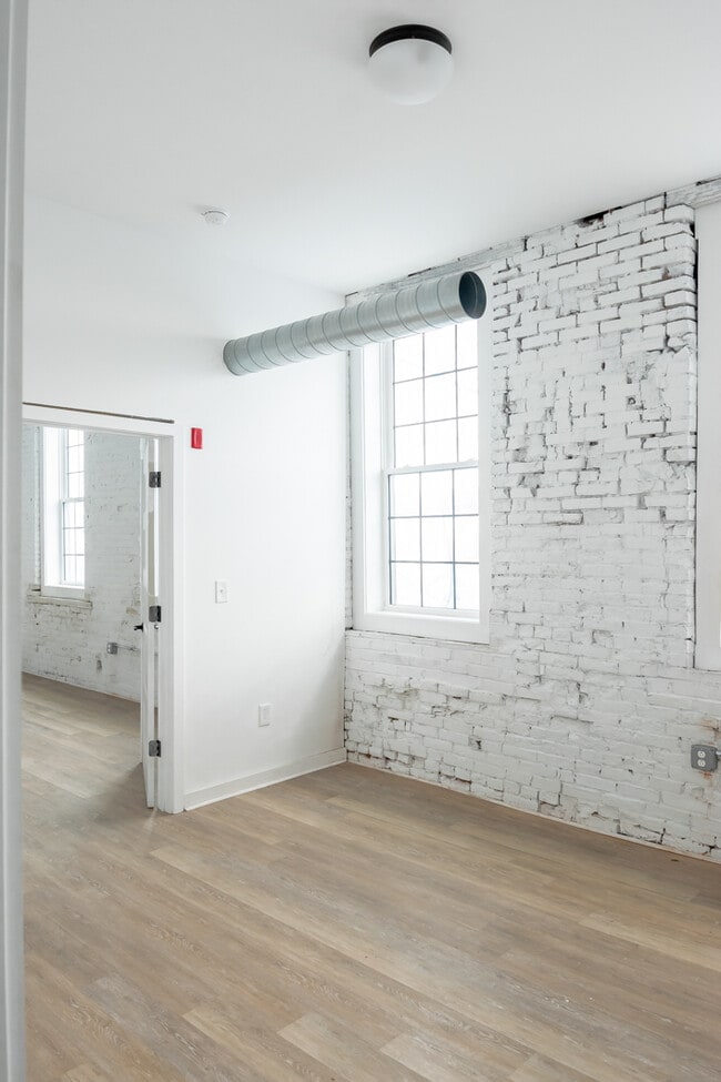 Building Photo - 2301 N Front St