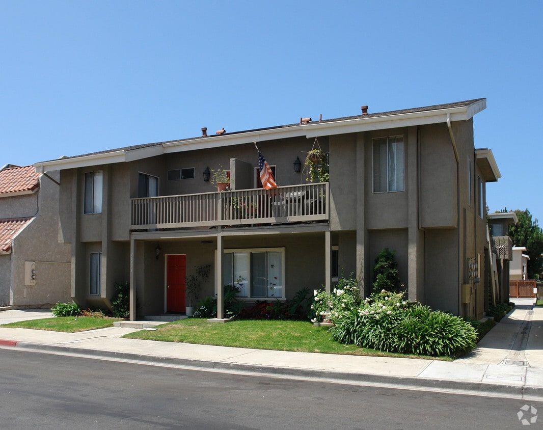 16971 Hoskins St, Huntington Beach, CA 92649 Apartments in Huntington Beach, CA